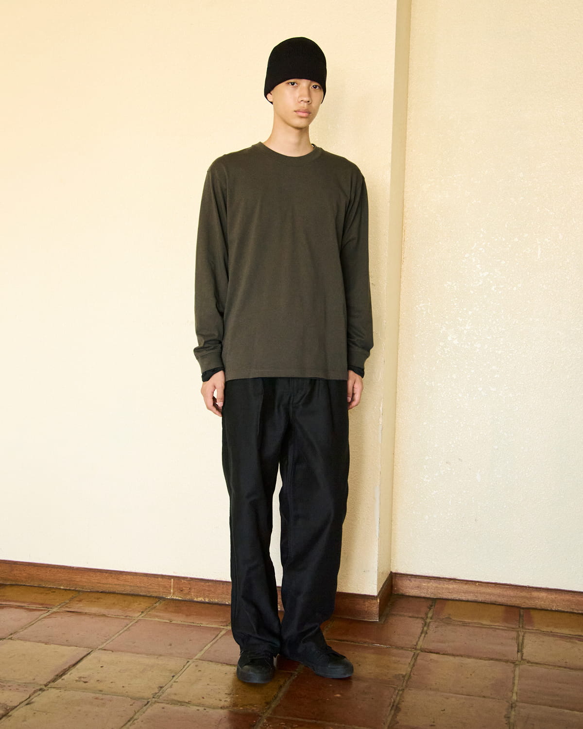 紳士　洗いざらし太番手クルーネック長袖Ｔシャツの着用イメージ1
