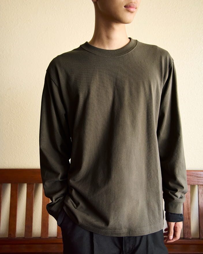 紳士　洗いざらし太番手クルーネック長袖Ｔシャツの着用イメージ2