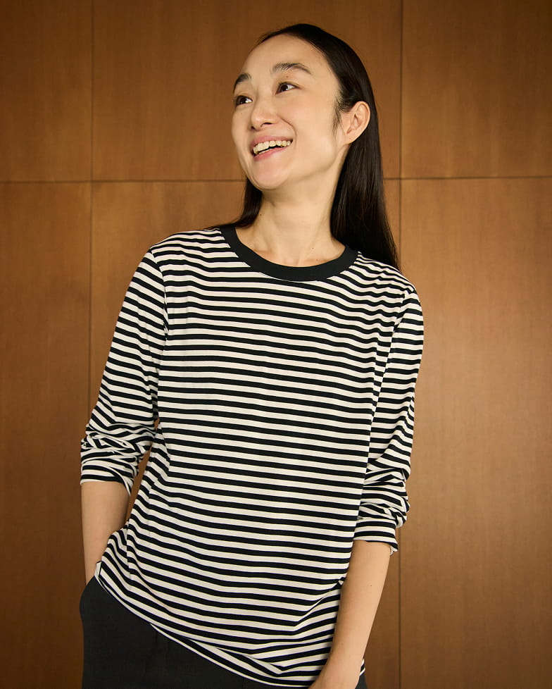 婦人　天竺編みクルーネック長袖Ｔシャツの着用イメージ2