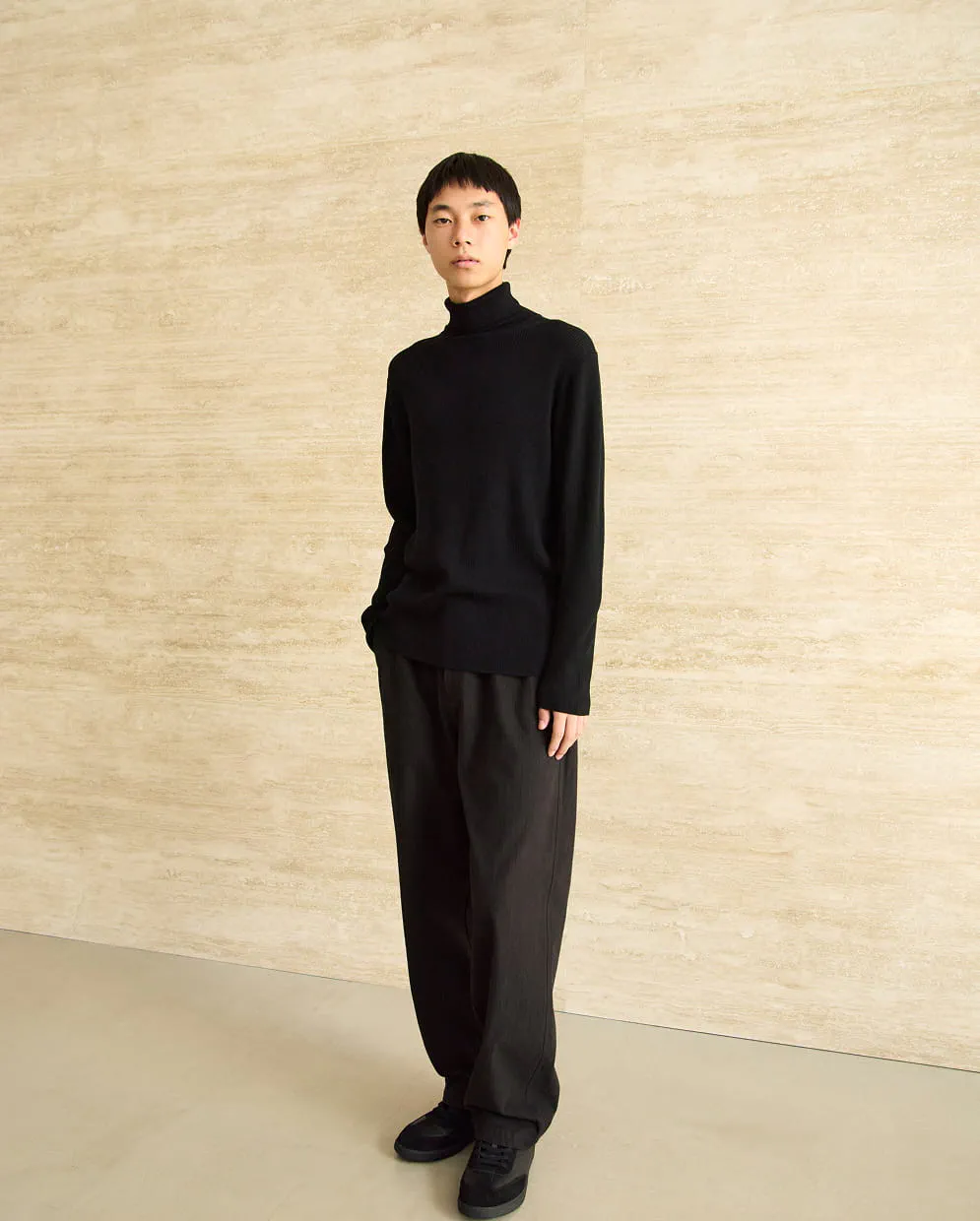 紳士　軽量ダウンポケッタブルノーカラーベストの着用イメージ2