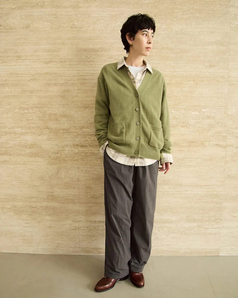 婦人　洗いざらし デニムイージーテーパードパンツの着用イメージ1