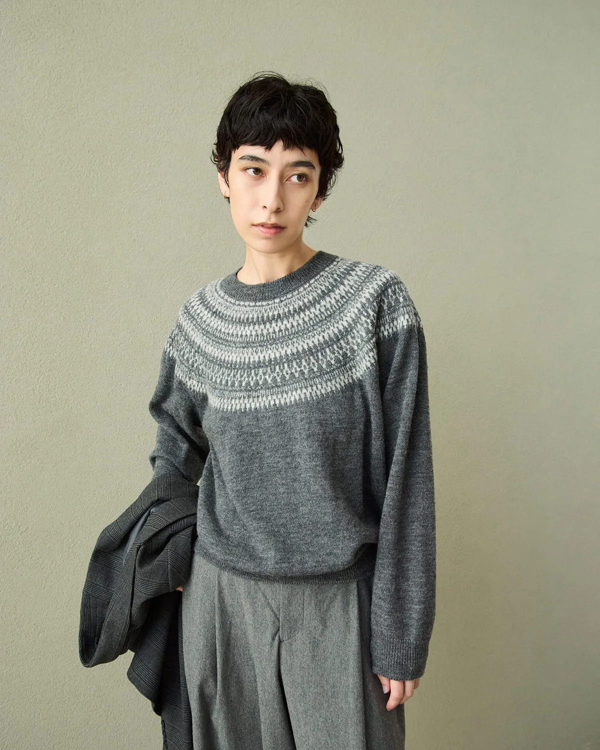 婦人　洗えるミラノリブ編みクルーネックセーターの着用イメージ2