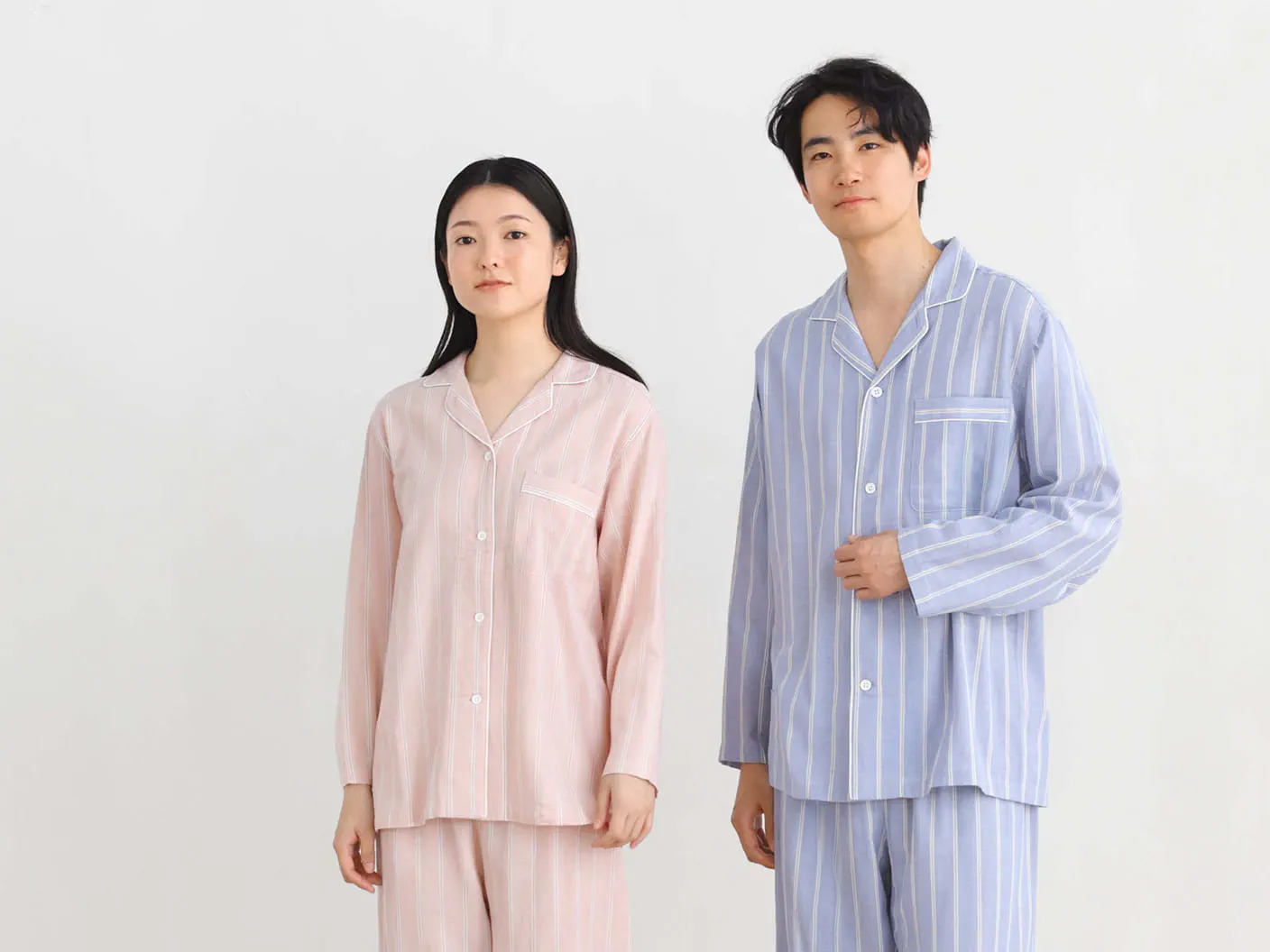 無側縫設計雙層紗長袖睡衣的穿著示意圖