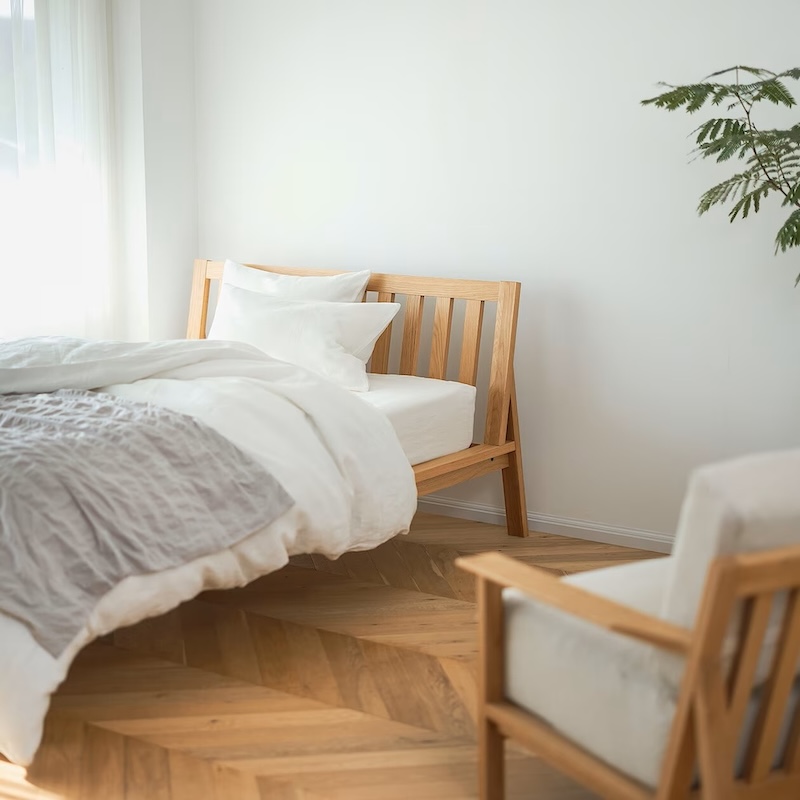 木製床架與木製沙發